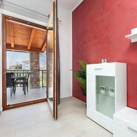 Comfort Apartments Karla 罗维尼 外观 照片