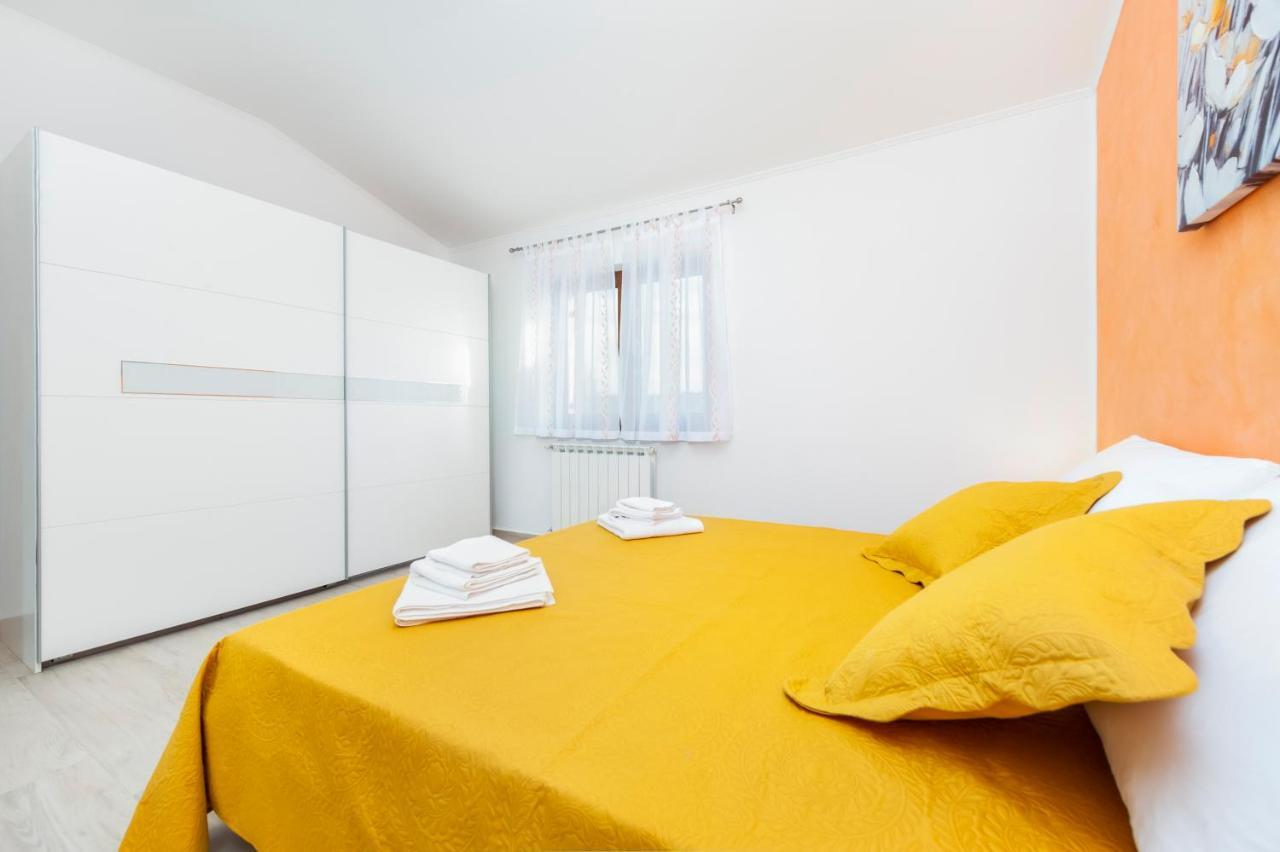 Comfort Apartments Karla 罗维尼 外观 照片