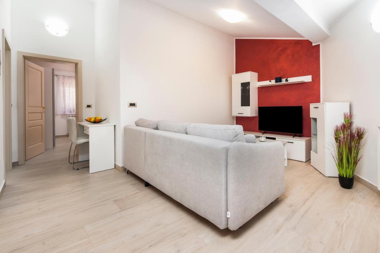 Comfort Apartments Karla 罗维尼 外观 照片