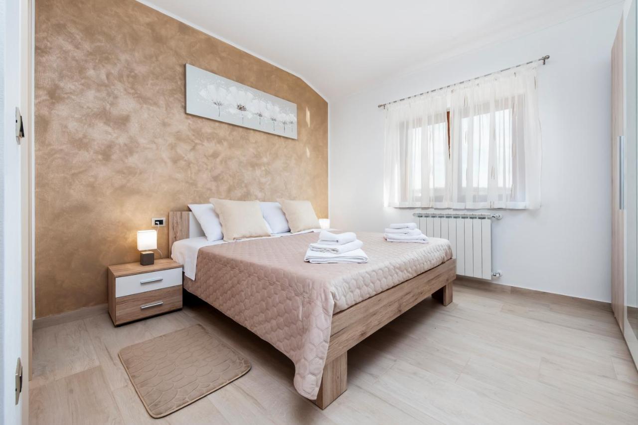 Comfort Apartments Karla 罗维尼 外观 照片