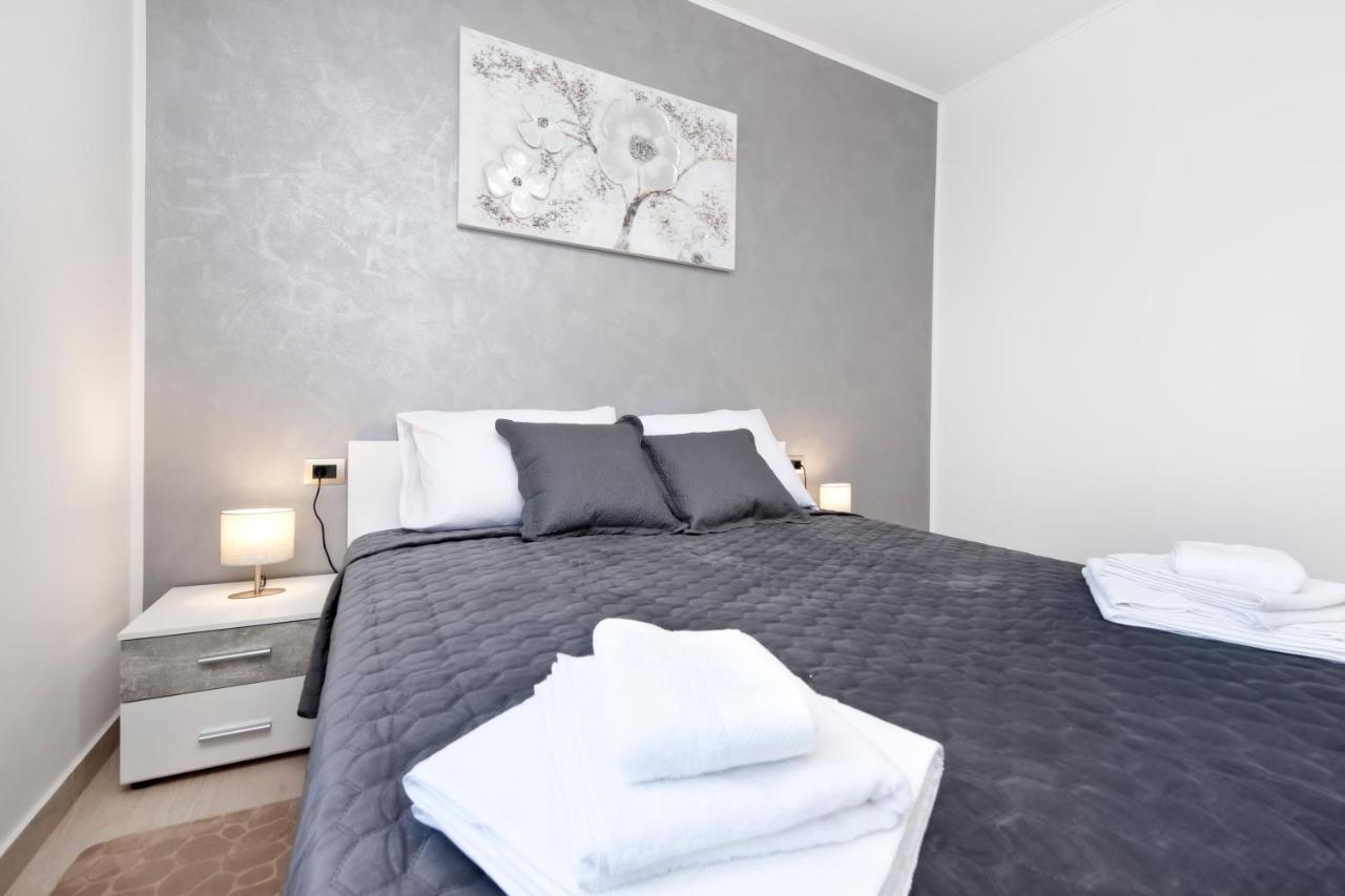 Comfort Apartments Karla 罗维尼 外观 照片