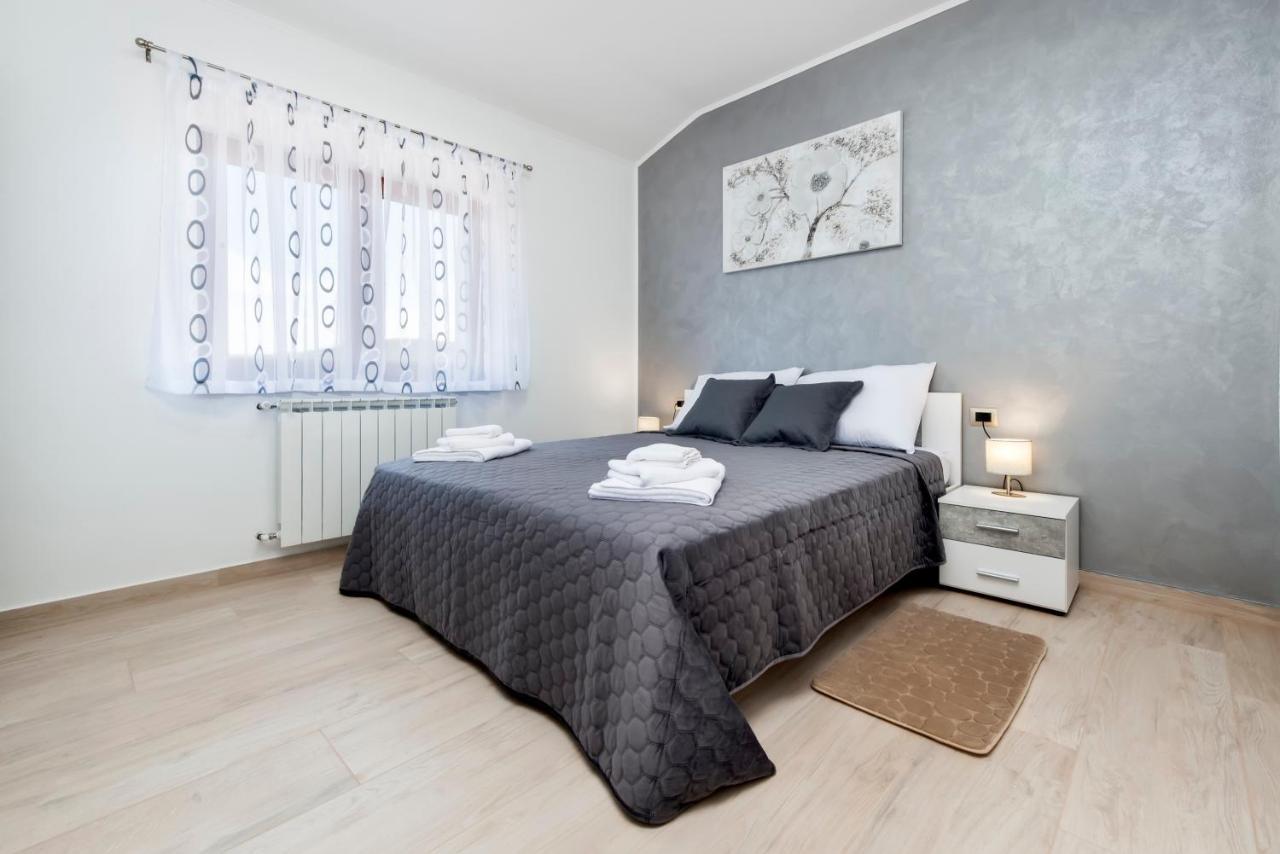 Comfort Apartments Karla 罗维尼 外观 照片