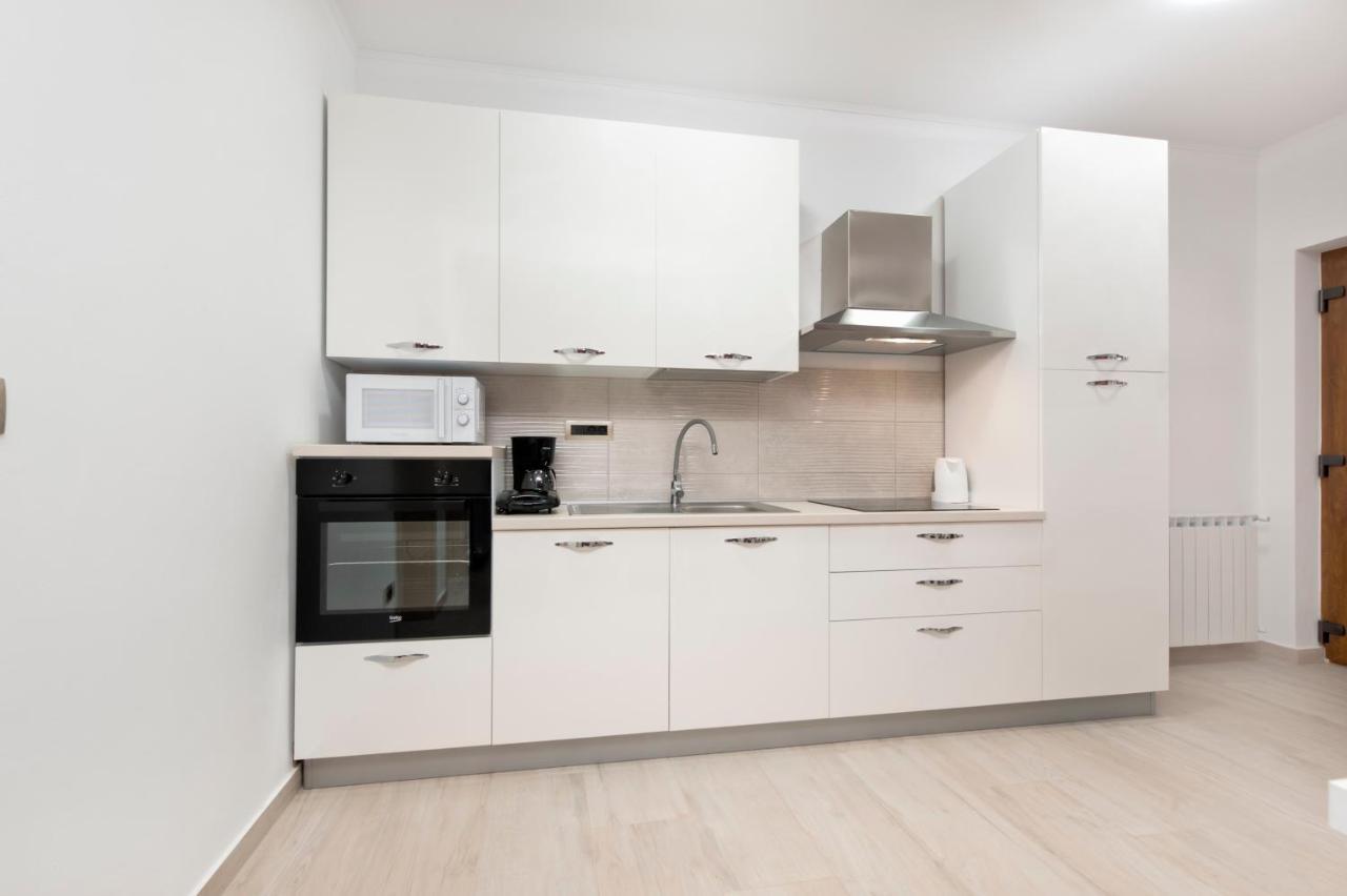 Comfort Apartments Karla 罗维尼 外观 照片