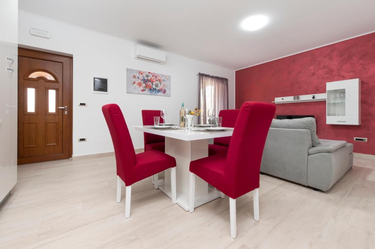 Comfort Apartments Karla 罗维尼 外观 照片