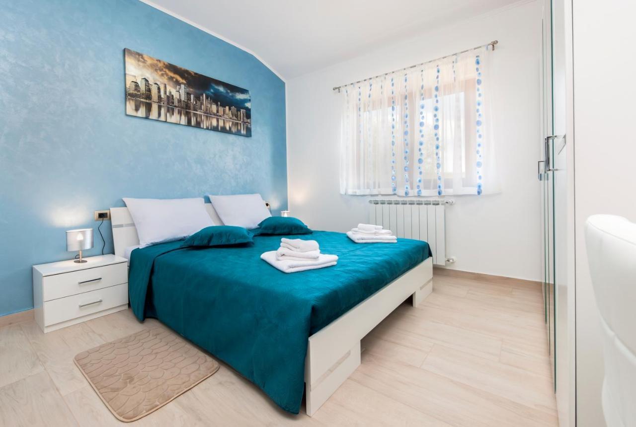 Comfort Apartments Karla 罗维尼 外观 照片