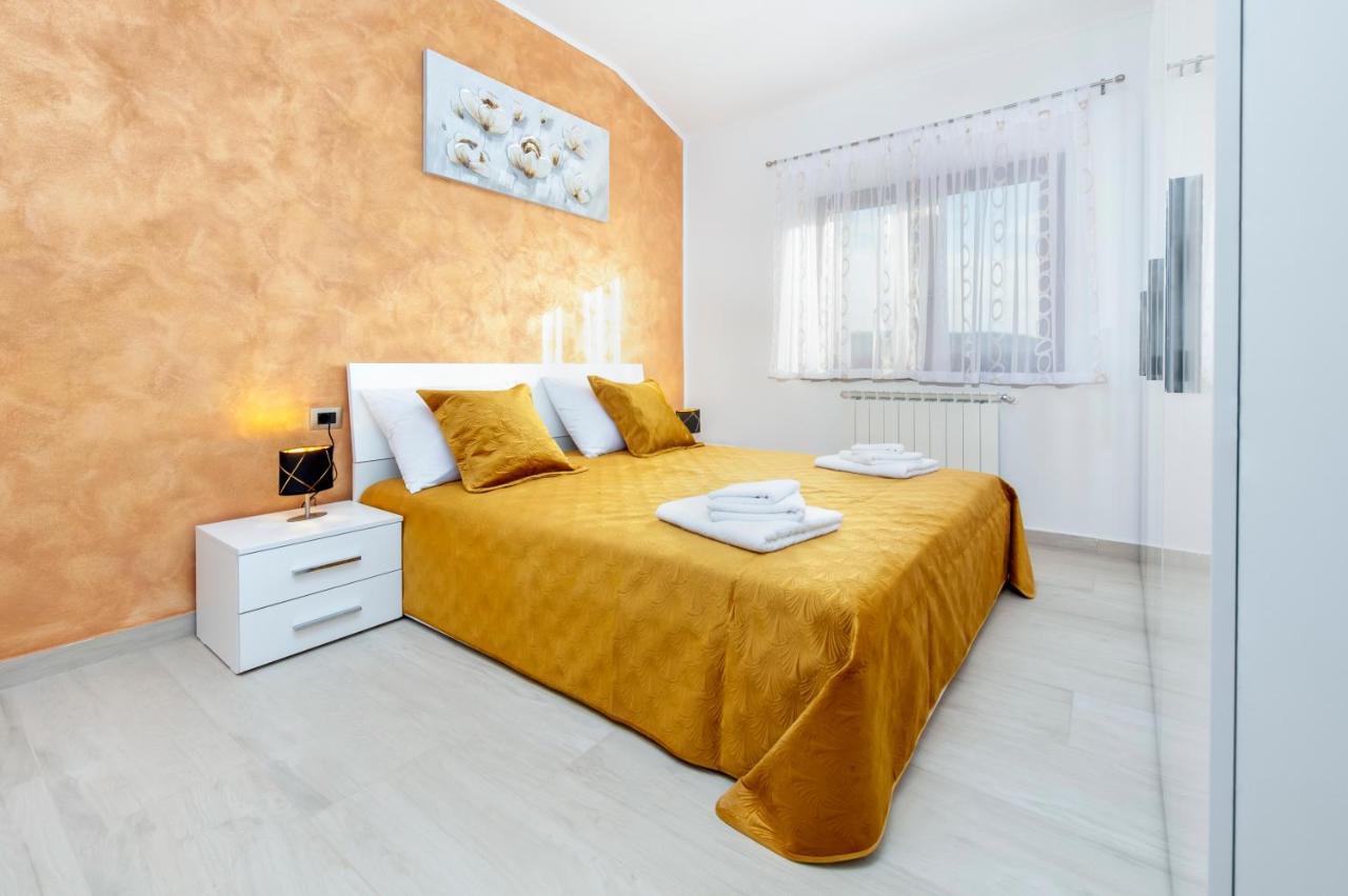 Comfort Apartments Karla 罗维尼 外观 照片
