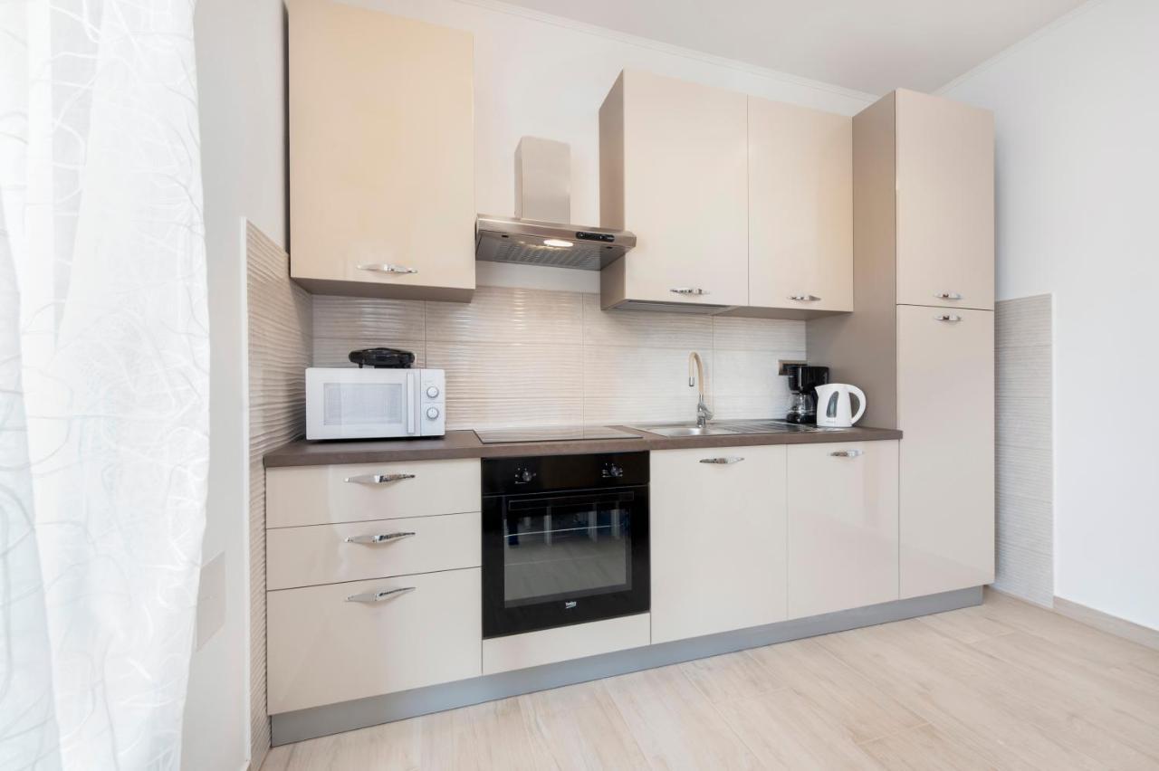 Comfort Apartments Karla 罗维尼 外观 照片