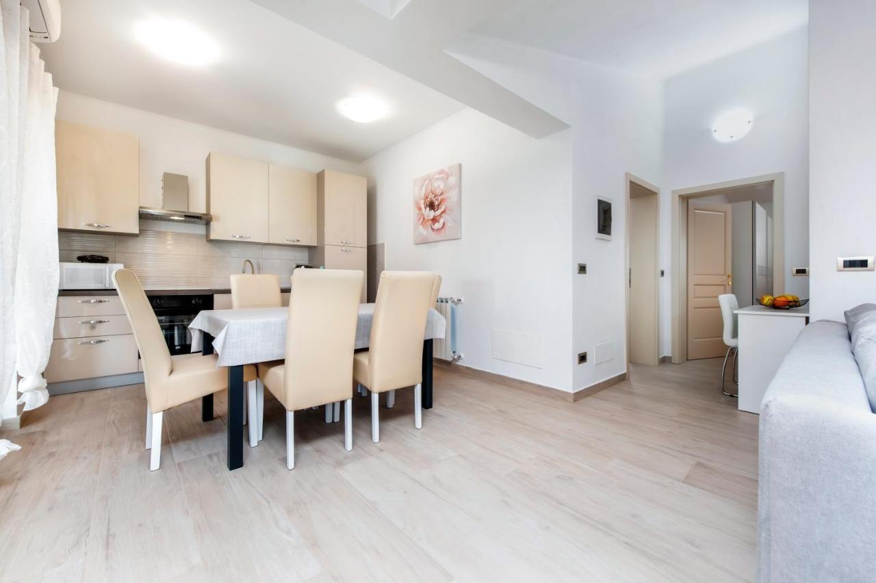Comfort Apartments Karla 罗维尼 外观 照片