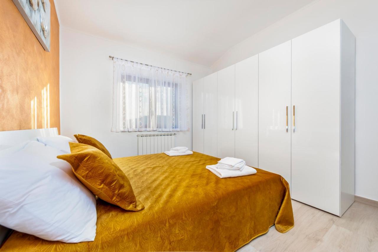 Comfort Apartments Karla 罗维尼 外观 照片