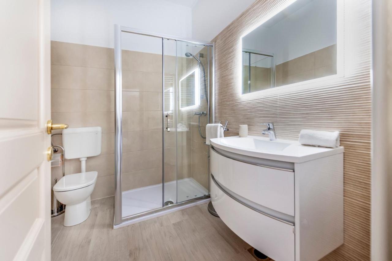 Comfort Apartments Karla 罗维尼 外观 照片