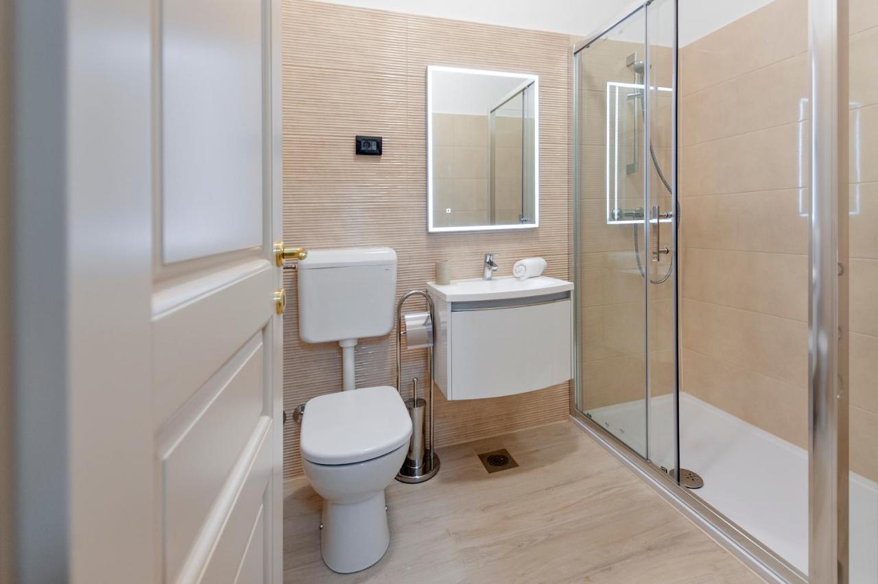 Comfort Apartments Karla 罗维尼 外观 照片